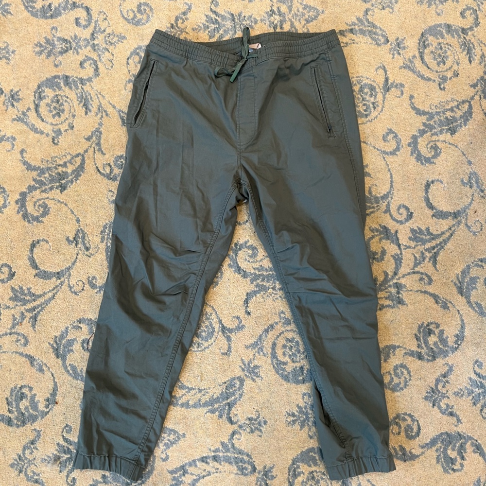GAP Men's Organic Zip-Woven Joggers - Picture 4 of 8